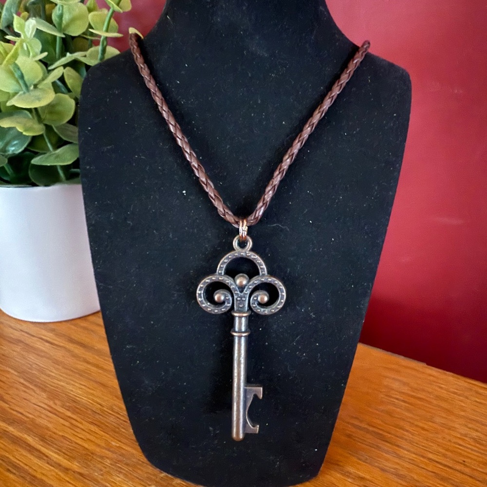 Key necklace